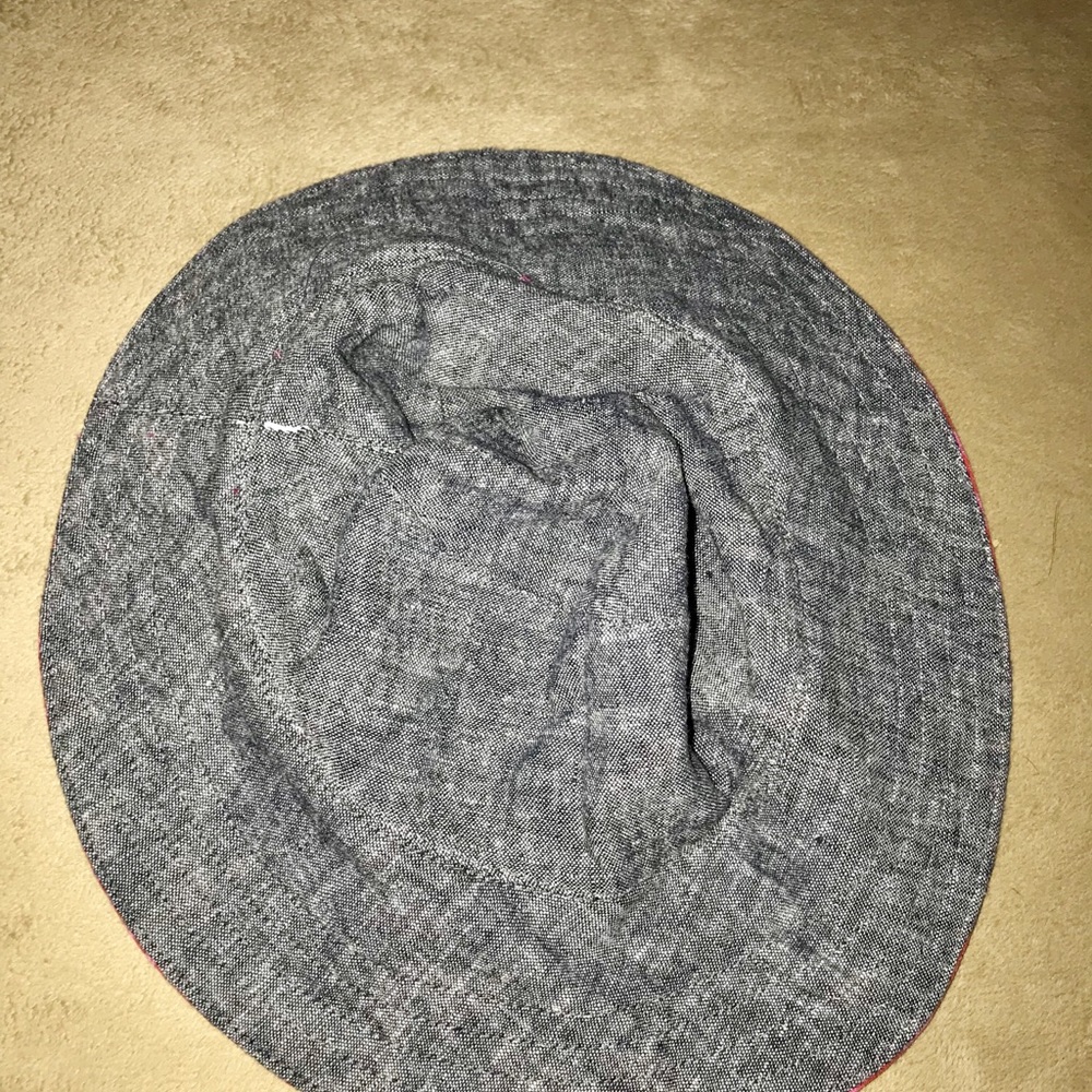 So cute . Roxy surfer beach hat - Picture 4 of 5